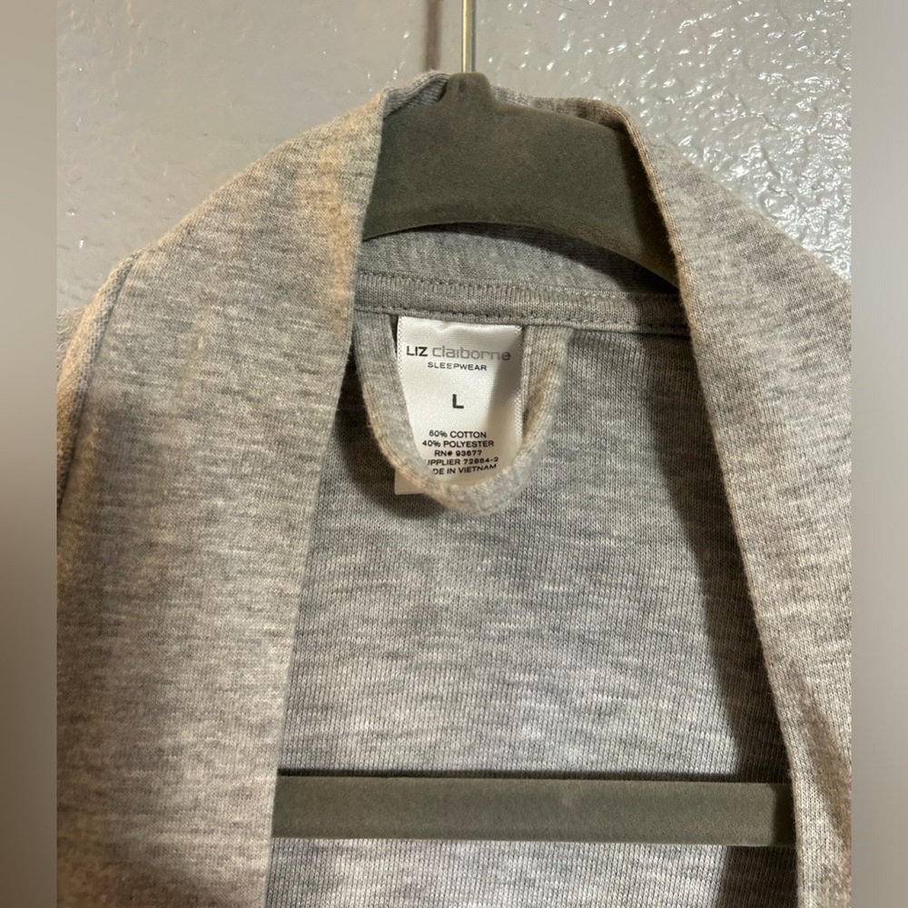 Women’s Liz Claiborne gray 3/4 Sleeve Knee Length Robe size large - Picture 2 of 3